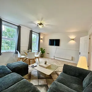 Stylish Penarth Marina Apartment Cardiff